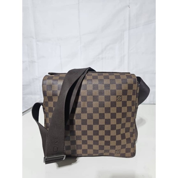 Authentic LOUIS VUITTON Damier Naviglio Messenger Bag - Picture 6 of 14